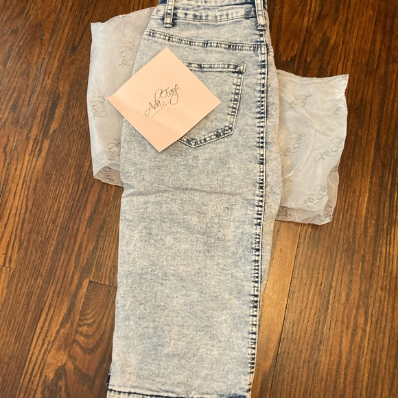 This is a New Without Tags Be-Girl Brand Denim Skirt Size is X-Small. - Picture 4 of 4